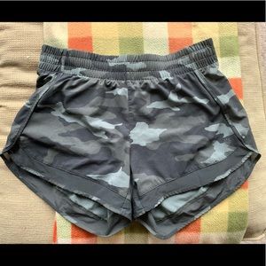 Athleta Printed Mesh Racer Run Short 4”